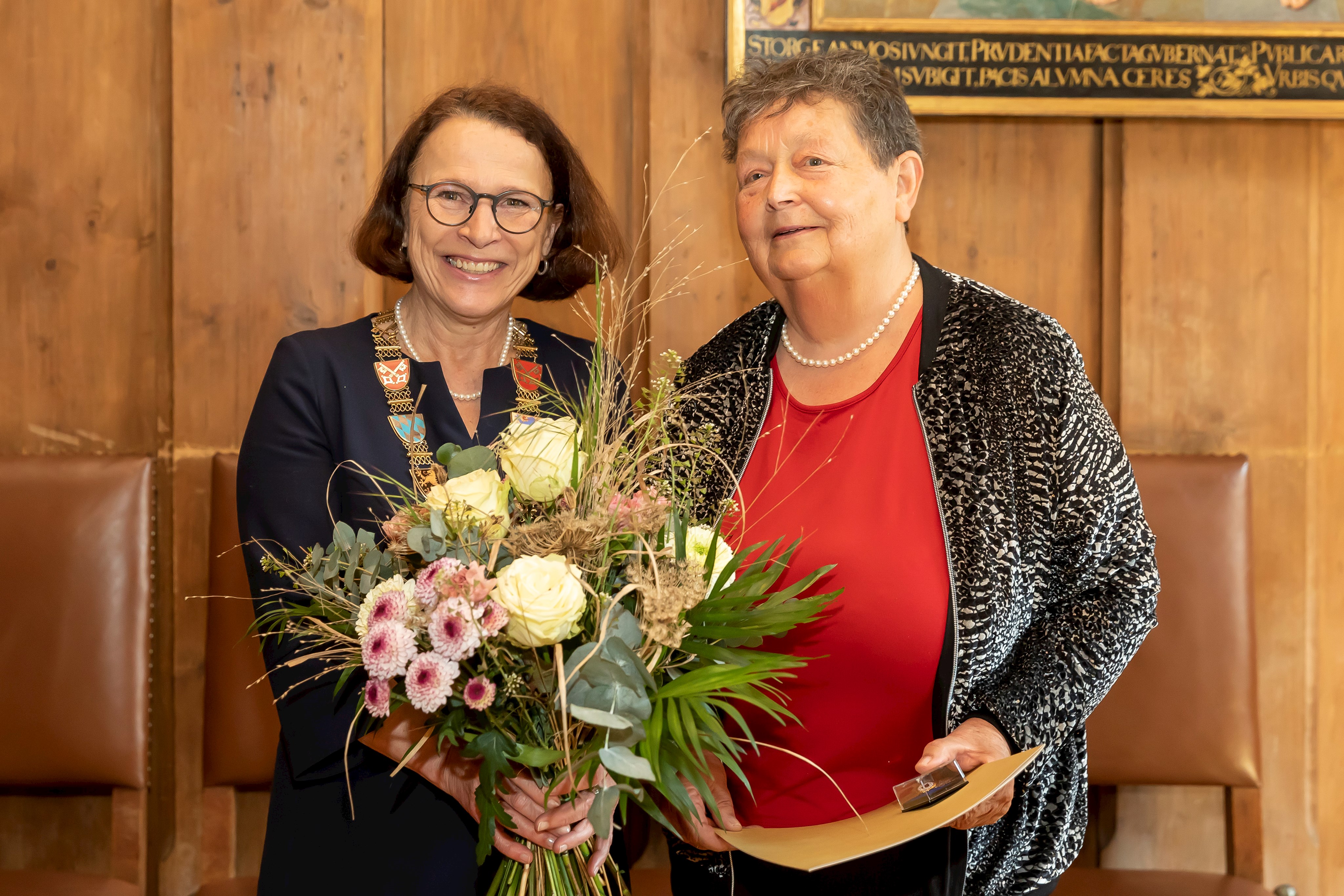 Oberbürgermeisterin Gertrud Maltz-Schwarzfischer und Renate Kerl
