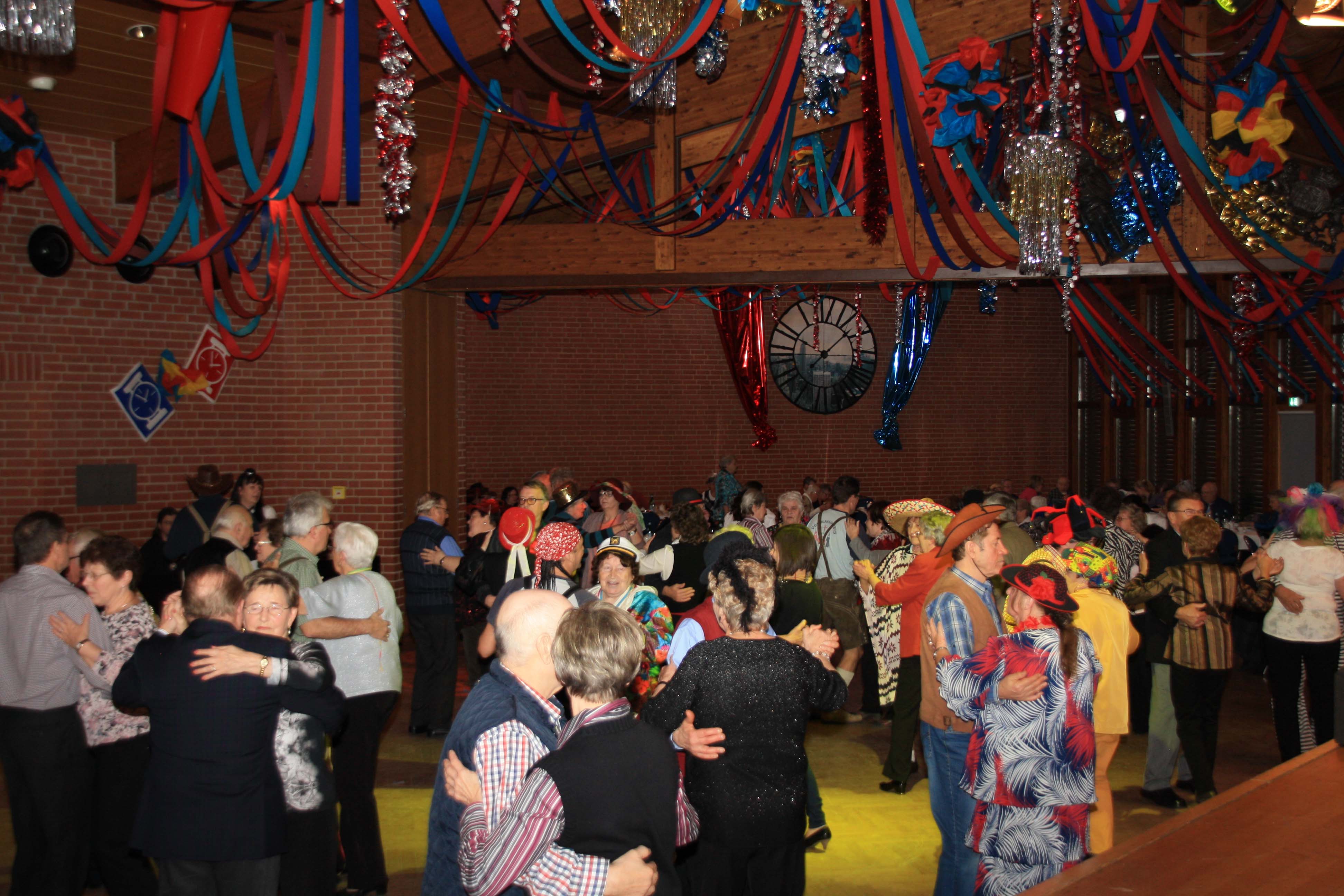 Senioren auf die Tanzfläche – Stadt lädt am 16. Februar zum Fasching ein!