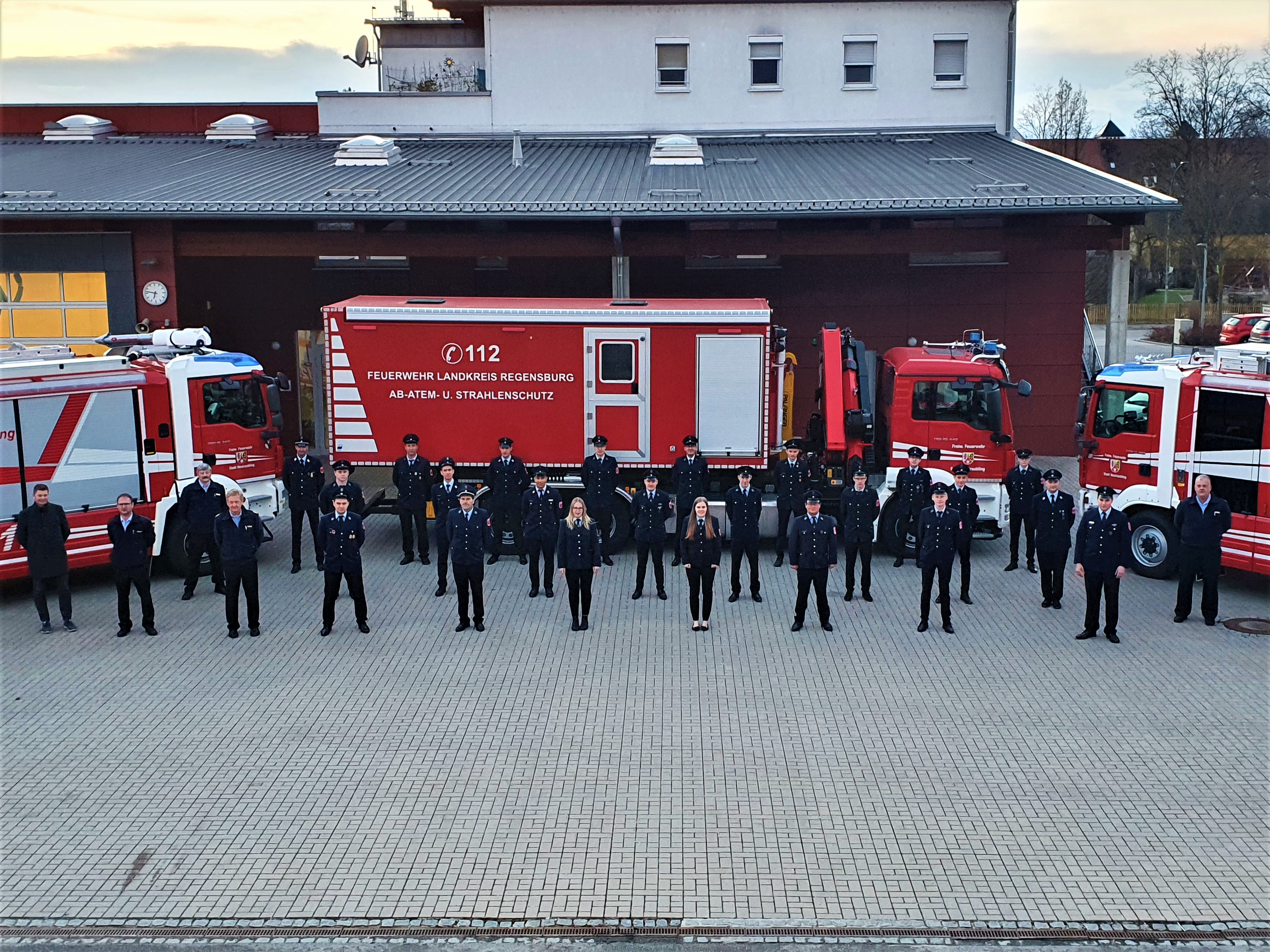 23 Feuerwehrleute bestanden ihren Lehrgang zum Atemschutzgeräteträger mit Bravour. Foto: Ramona Rangott/ Presse Stadt Neutraubling