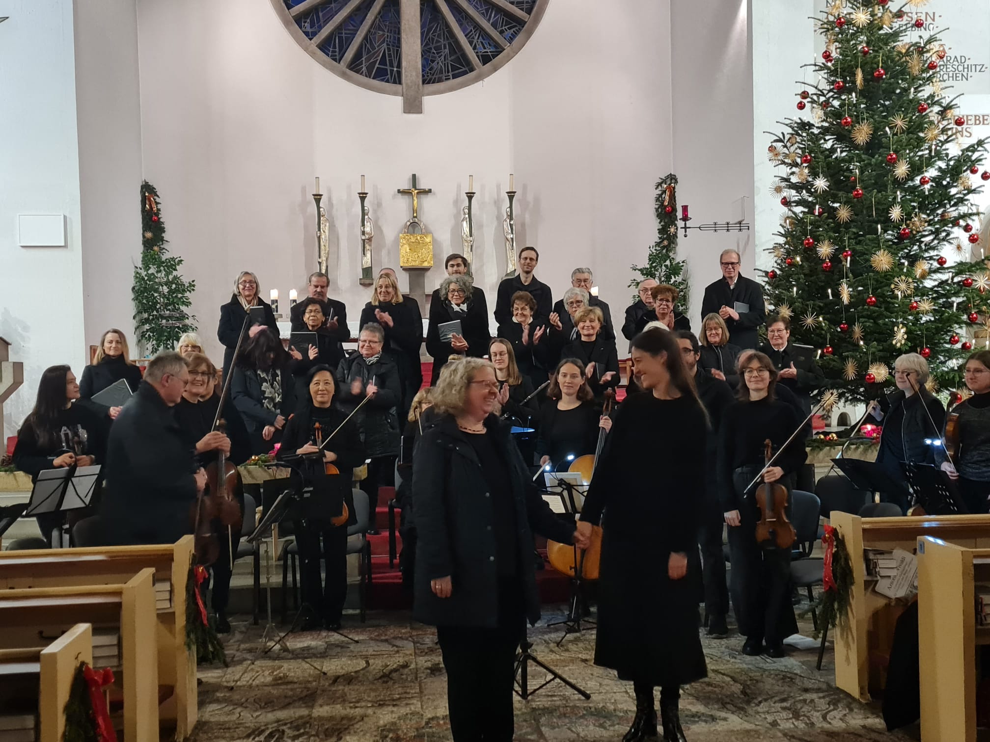 Transeamus - Musikschule und Kirchenchor gestalteten Weihnachtskonzert